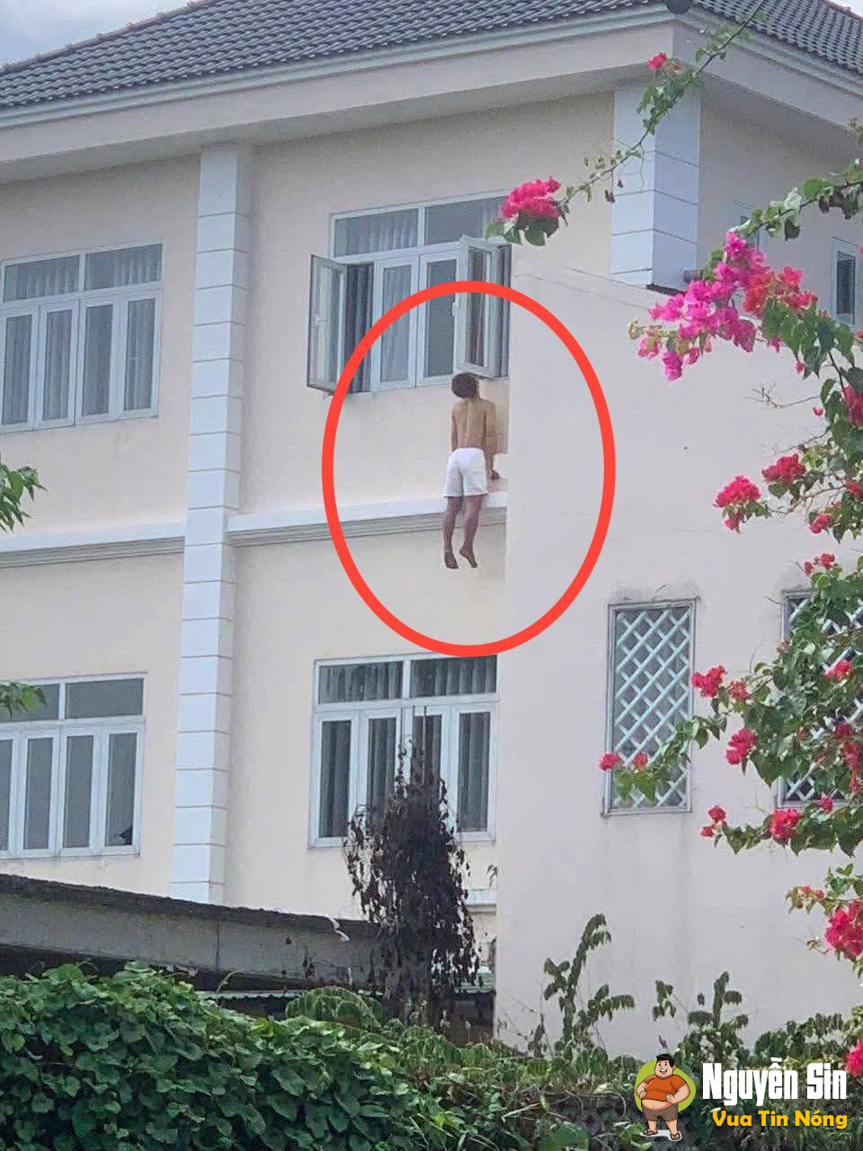 Đồng Xoài – Bình Phước: Sáng nay phát hiện 1 thanh niên lơ lửng ở cửa
