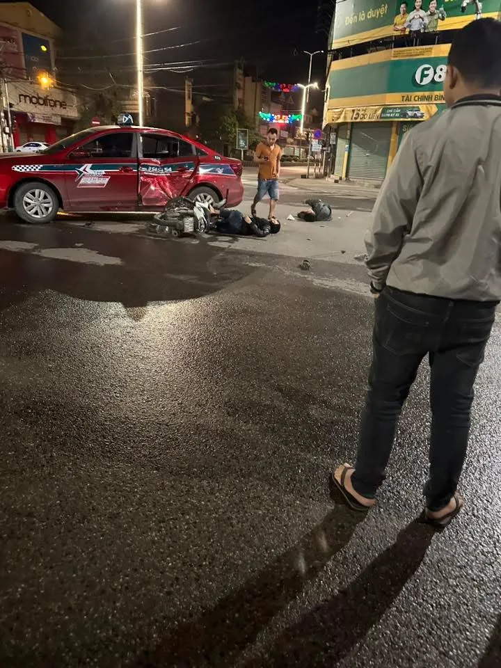 Ngã 4 Đèn Đỏ CMT8 – Thái Nguyên: Sáng sớm nay mấy con báo lùa nhau xong đâm vô taxi, 1 chú báo về còn kể như lập được chiến tích?