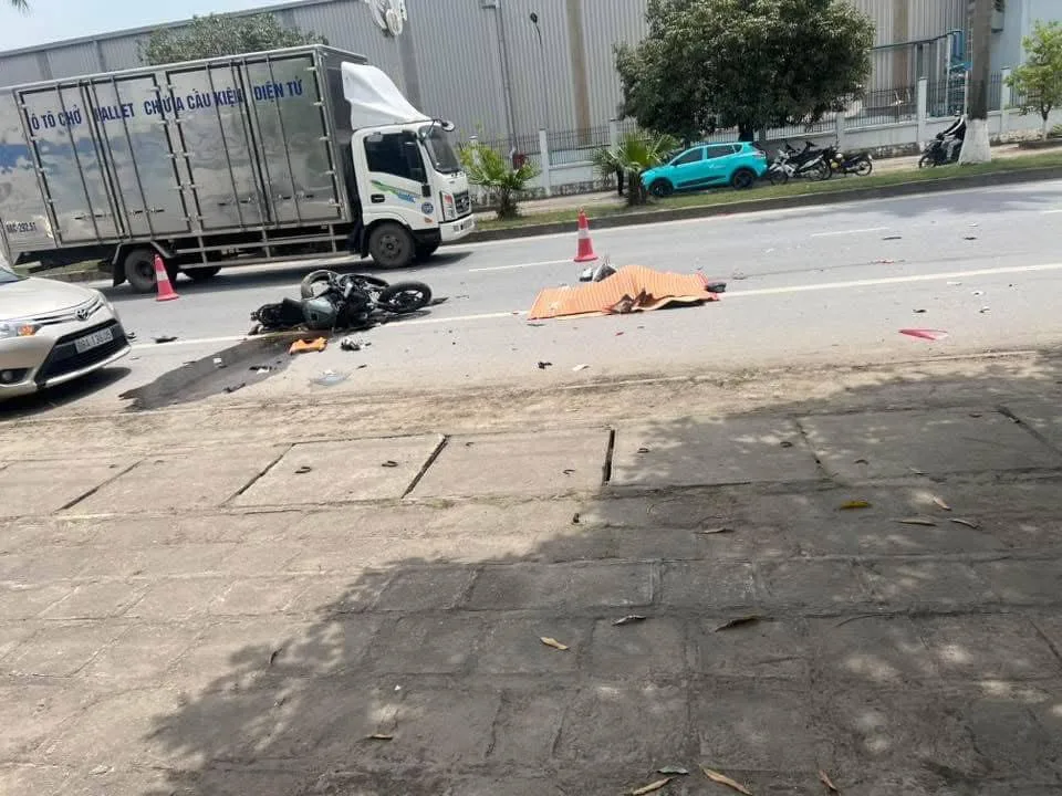 TNGT nghiêm trọng gần CDL Bình Xuyên 1 ,Vĩnh Phúc: Người đã đắp chiếu, hiện trường thư;ơng tâ;m