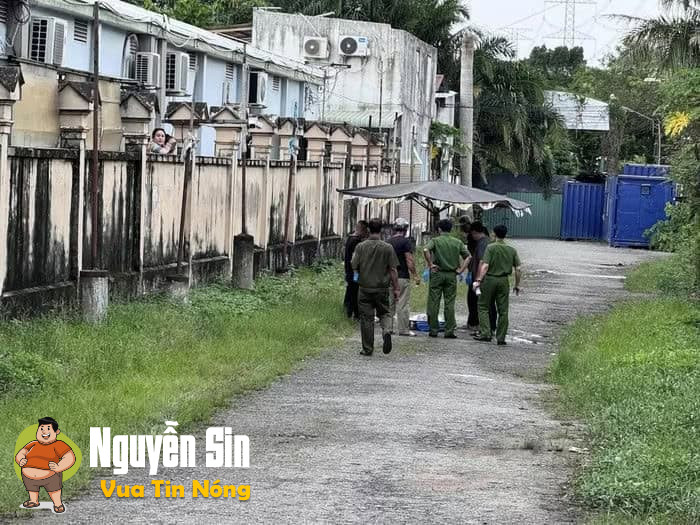 QL51, phường Phú Mỹ, TPHCM: phát hiện 1 thithe b3 sơ sjnh còn nguyên dây rốn bên vệ đường