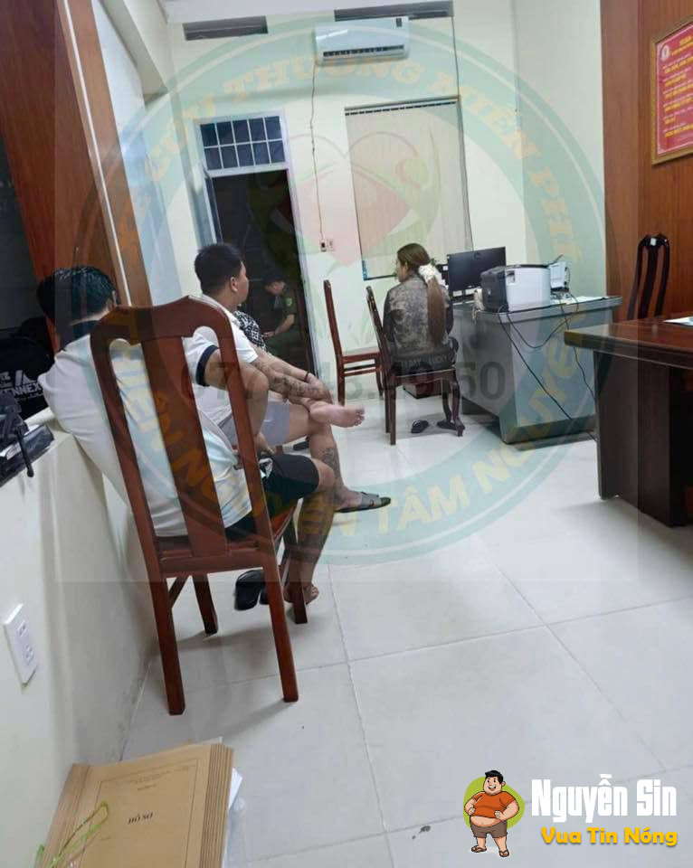 QL51, phường Phú Mỹ, TPHCM: phát hiện 1 thithe b3 sơ sjnh còn nguyên dây rốn bên vệ đường