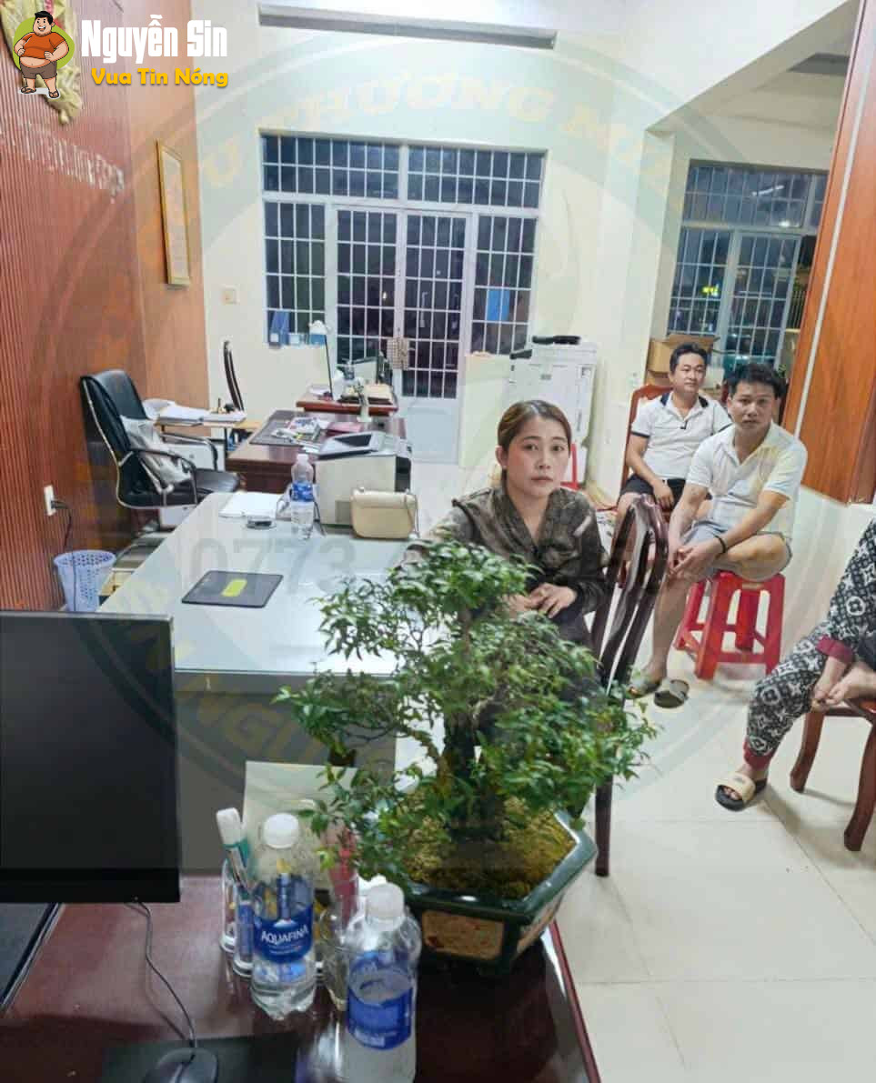 QL51, phường Phú Mỹ, TPHCM: phát hiện 1 thithe b3 sơ sjnh còn nguyên dây rốn bên vệ đường