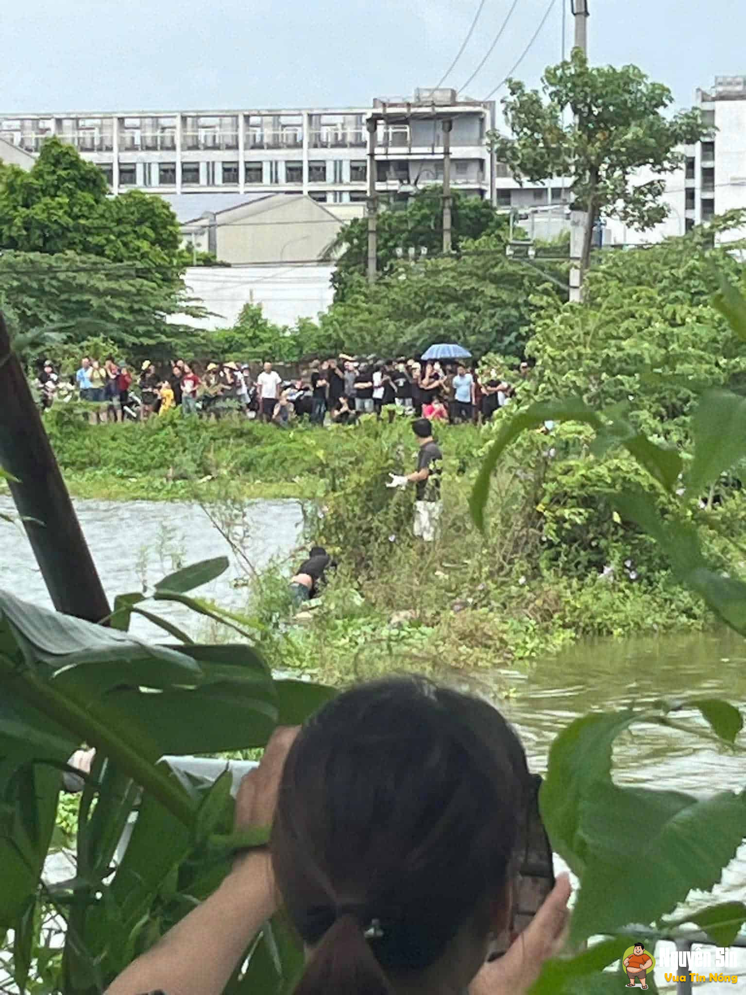 Bắc Ninh: Hai thiếu nữ 16 tuổi TV dưới hồ, để lại mảnh giấy nhắn gửi gia đình ở phòng trọ Bắc Ninh: Hai thiếu nữ 16 tuổi TV dưới hồ, để lại mảnh giấy nhắn gửi gia đình ở phòng trọ