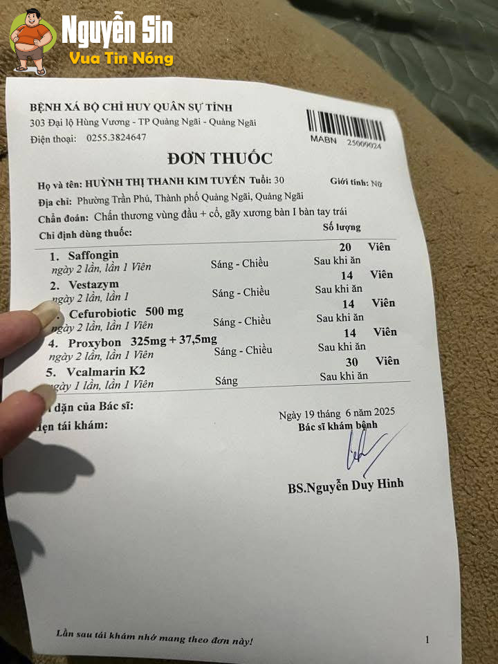 Theo như chia sẻ thì đây là một gia đình 2 anh trai người mẹ và e gái