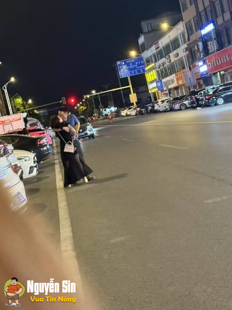 TQ: Làm gì khó coi vậy, đang ngoài đường luôn đó