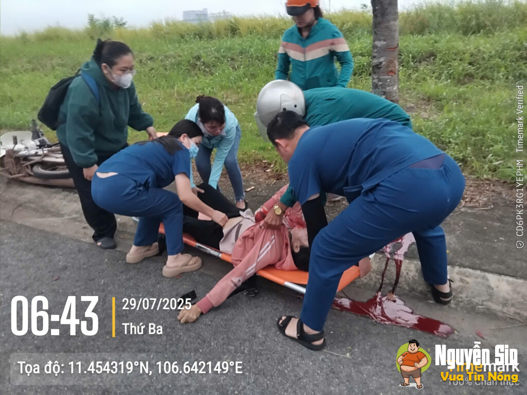Nữ công nhân tự t.ô.n.g vào gốc cây, be bet’