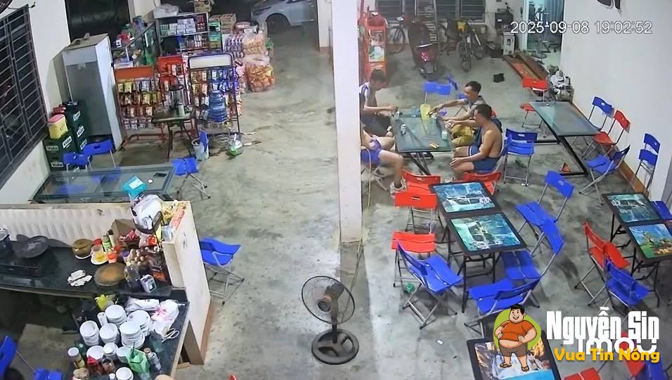 Nghệ An: Ng đ@n ông chơi thể thao x0ng vào quán ngồi thì g.ụ.c