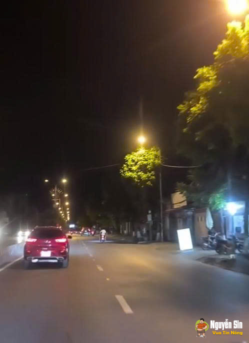 Sơn Tây – Hà Nội. Mấ¥ ba’ chạ¥ ná0 l0ạn trên đừ0ng