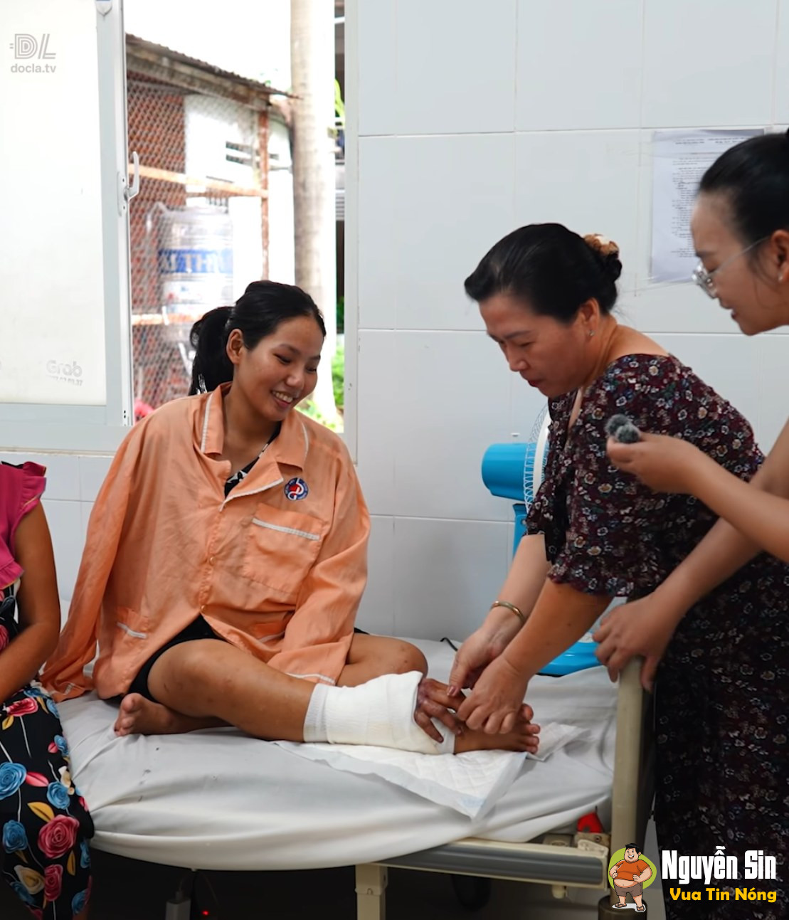 Các bác sĩ đã ghép tạm bàn tay vào chân Các bác sĩ đã ghép tạm bàn tay vào chân