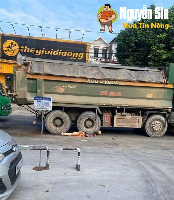 Video nữ công nhân bị xe ben ca’n tuvong, 🫀🫁🧠 v,ă,n,g ra đường, cân nhắc khi xem🥶