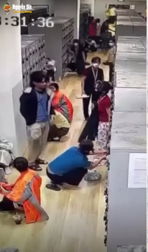 Thiếu thốn đến mức hữu duyên người ta ở chỗ cty luôn à :)))