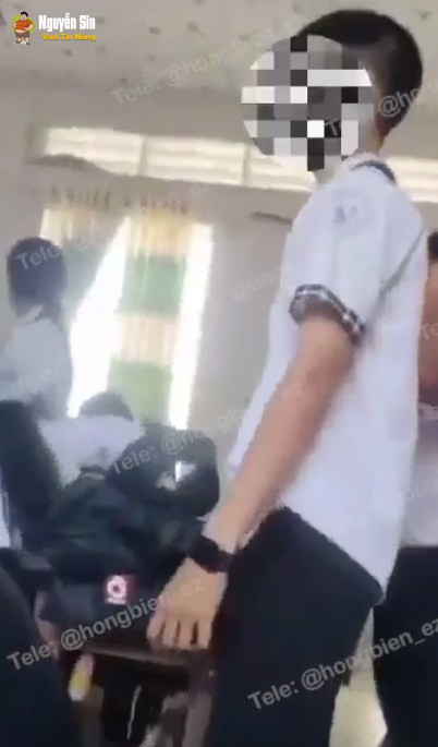 ❗️Cà Mau: Nam sinh có hành vi vô lễ với thầy giáo ngay trên lớp ❗️Cà Mau: Nam sinh có hành vi vô lễ với thầy giáo ngay trên lớp