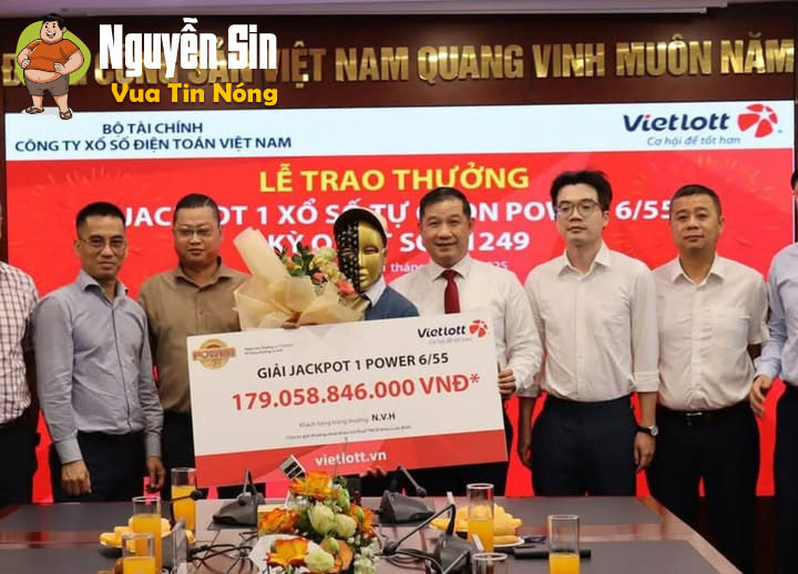 Thầy giáo ở Đà Nẵng trúng vé số độc đắc của Vietlott hơn 179 tỉ đồng