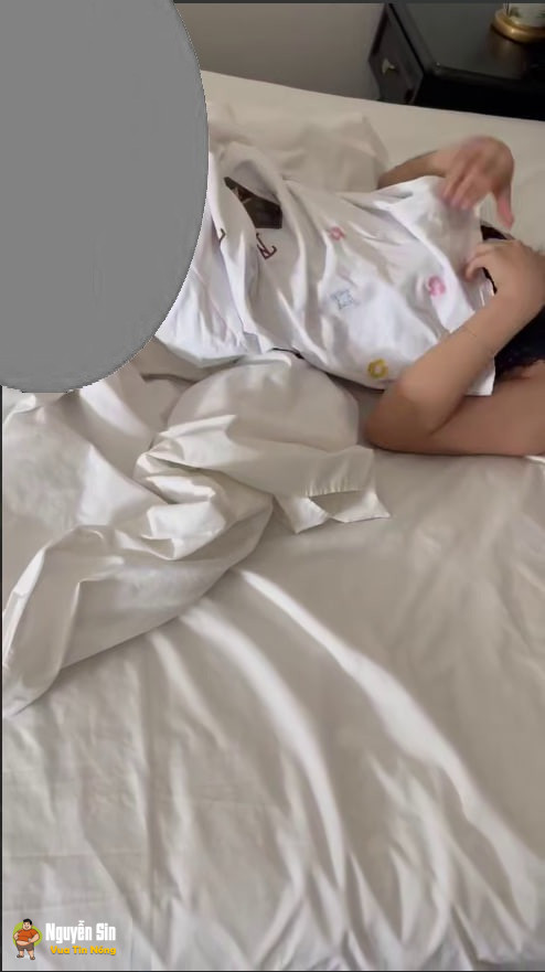 Hà Nội: Anh zai có vợ con rồi còn abc vs chị gái còn chụp ảnh làm kỷ niêm