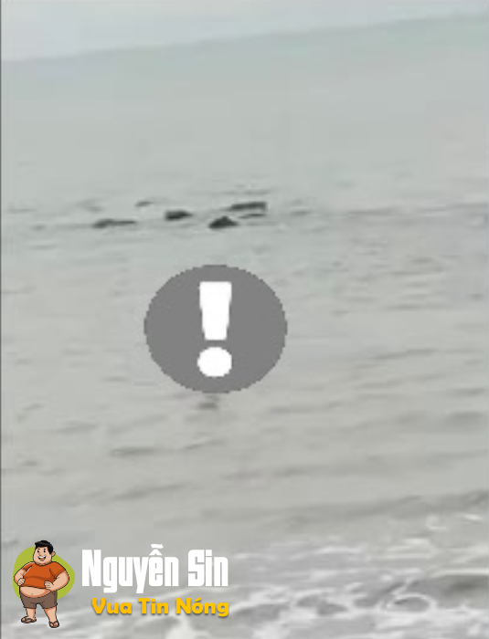 mưa lớn biển Hạ Long dập dữ dội