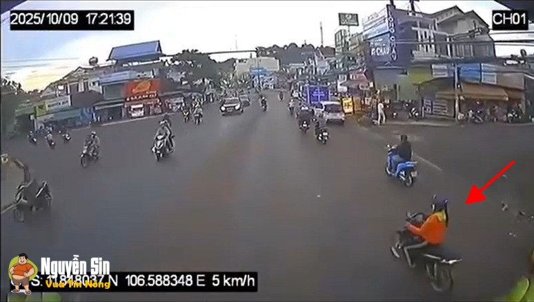 (Cập nhật video) Lộc Ninh – Đồng Nai: varcham giữa xe đầu kéo 1ng phụ nữ TV ko còn nguyên vẹn (Cập nhật video) Lộc Ninh – Đồng Nai: varcham giữa xe đầu kéo 1ng phụ nữ TV ko còn nguyên vẹn