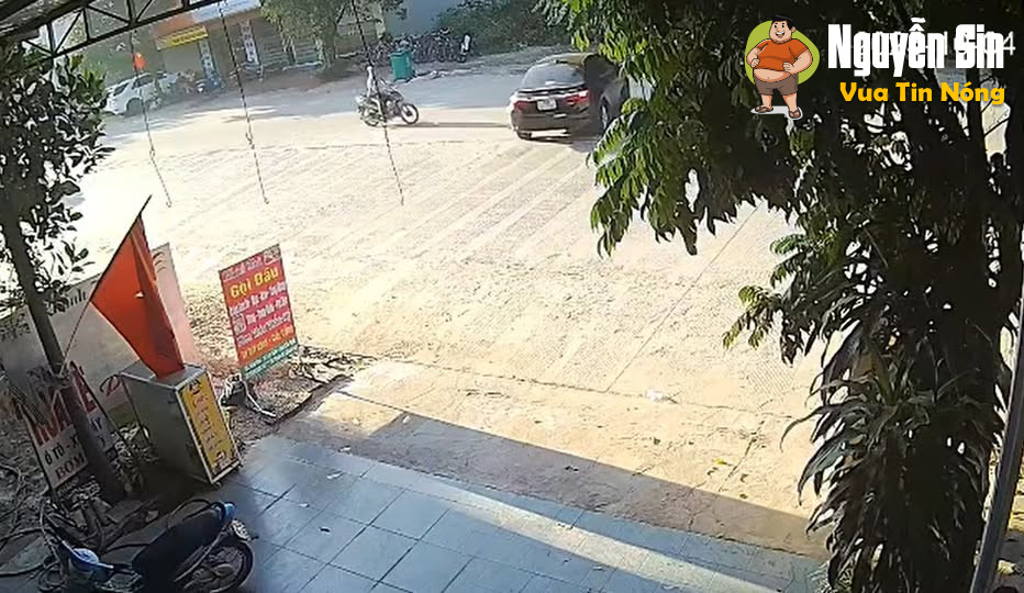 Bác tài đã dừng lại quan sát rất kĩ nhưng vẫn.. Bác tài đã dừng lại quan sát rất kĩ nhưng vẫn..