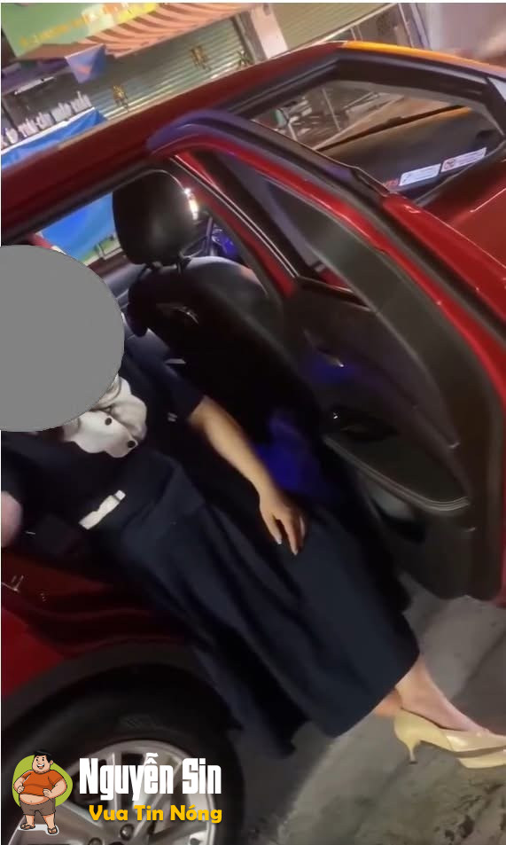 HOT GIRL LỠ ĐÉ DẦM TRÊN XE MÀ CHỦ XE LÀM CĂNG QUÁ 