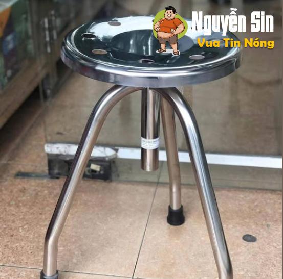 BÉ GÁI BỊ KẸT TRONG GHẾ XOAY! BÉ GÁI BỊ KẸT TRONG GHẾ XOAY!