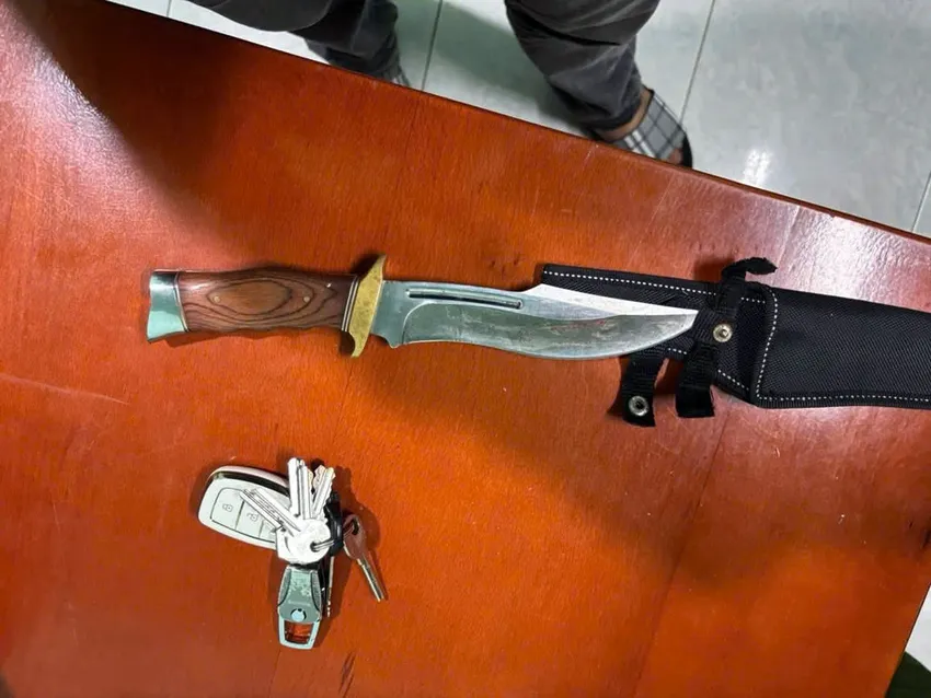 Thanh niên 16 tuổi bị sathại vô cớ trên cầu Dục Thanh chỉ vì một cái nhìn Thanh niên 16 tuổi bị sathại vô cớ trên cầu Dục Thanh chỉ vì một cái nhìn