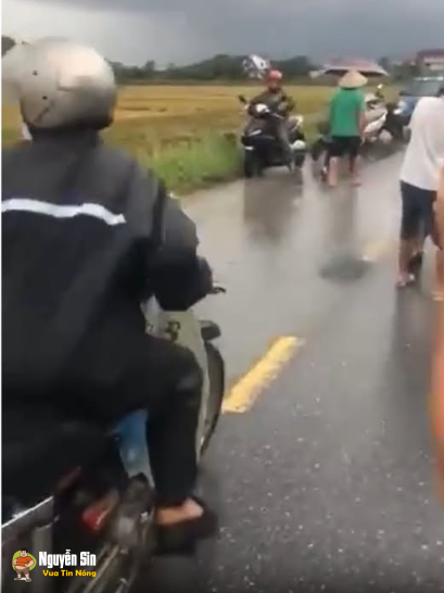 xã Lãng công,Sông Lô cũ,phú Thọ: 1 ng đàn ông bị sét đa’nh tv khi đang lưu thông trên đường