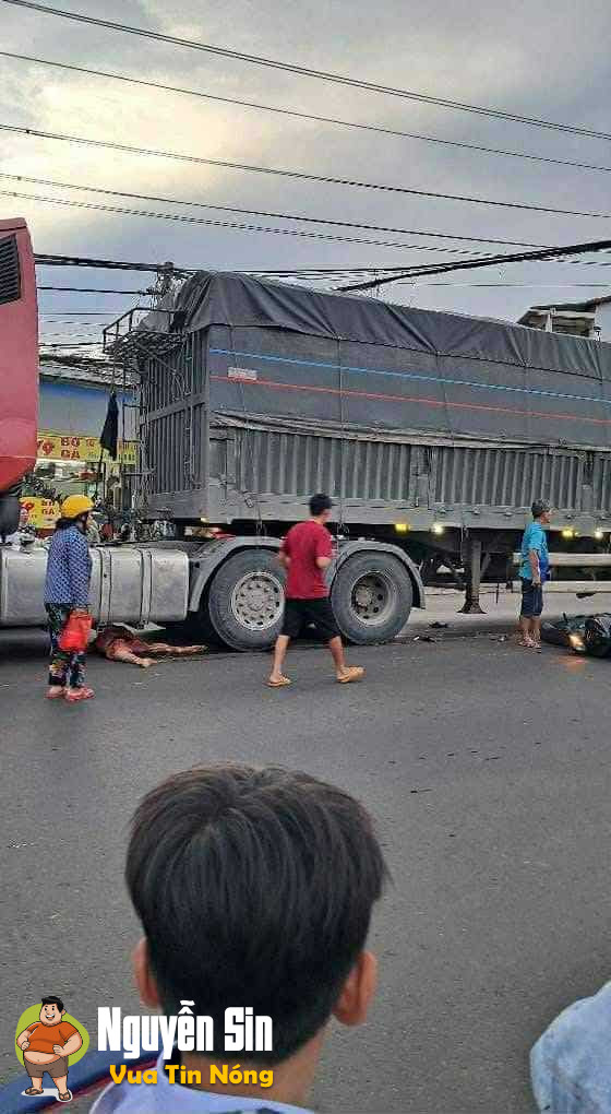 (Cập nhật video) Lộc Ninh – Đồng Nai: varcham giữa xe đầu kéo 1ng phụ nữ TV ko còn nguyên vẹn (Cập nhật video) Lộc Ninh – Đồng Nai: varcham giữa xe đầu kéo 1ng phụ nữ TV ko còn nguyên vẹn