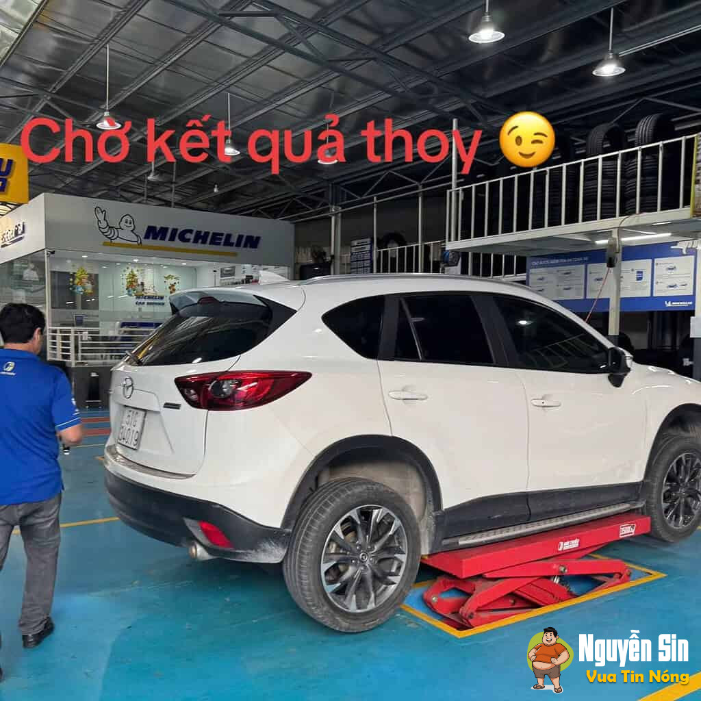 Bà cô gài đinh vào xe đỗ bên kia đường cãi “đó không phải tôi, không phải tôi đâu”. Bà cô gài đinh vào xe đỗ bên kia đường cãi “đó không phải tôi, không phải tôi đâu”.