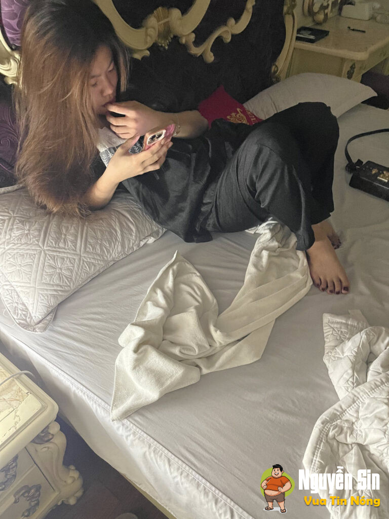 Hà Nội: Anh zai có vợ con rồi còn abc vs chị gái còn chụp ảnh làm kỷ niêm