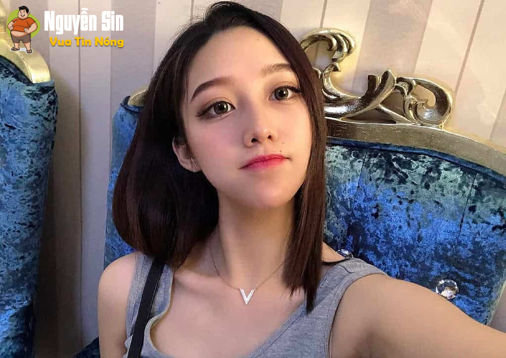 ❗️Mặc áo có cổ quá rộng, nữ streamer bất ngờ lộ khoảnh khắc “hớ hênh” khi lên sóng ❗️Mặc áo có cổ quá rộng, nữ streamer bất ngờ lộ khoảnh khắc “hớ hênh” khi lên sóng