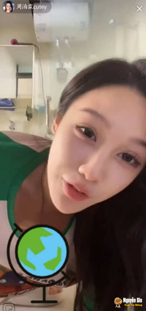 ❗️Mặc áo có cổ quá rộng, nữ streamer bất ngờ lộ khoảnh khắc “hớ hênh” khi lên sóng ❗️Mặc áo có cổ quá rộng, nữ streamer bất ngờ lộ khoảnh khắc “hớ hênh” khi lên sóng