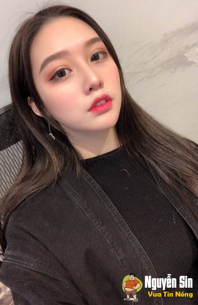 ❗️Mặc áo có cổ quá rộng, nữ streamer bất ngờ lộ khoảnh khắc “hớ hênh” khi lên sóng ❗️Mặc áo có cổ quá rộng, nữ streamer bất ngờ lộ khoảnh khắc “hớ hênh” khi lên sóng