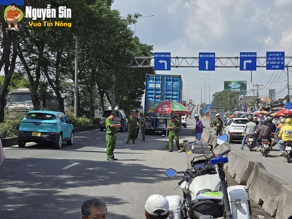 TNGT: chợ đầu mối Thủ Đức, cha chở con gái lớp 11 đi học.. radi taj chỗ