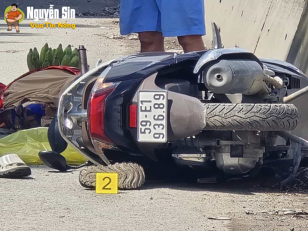 TNGT: chợ đầu mối Thủ Đức, cha chở con gái lớp 11 đi học.. radi taj chỗ