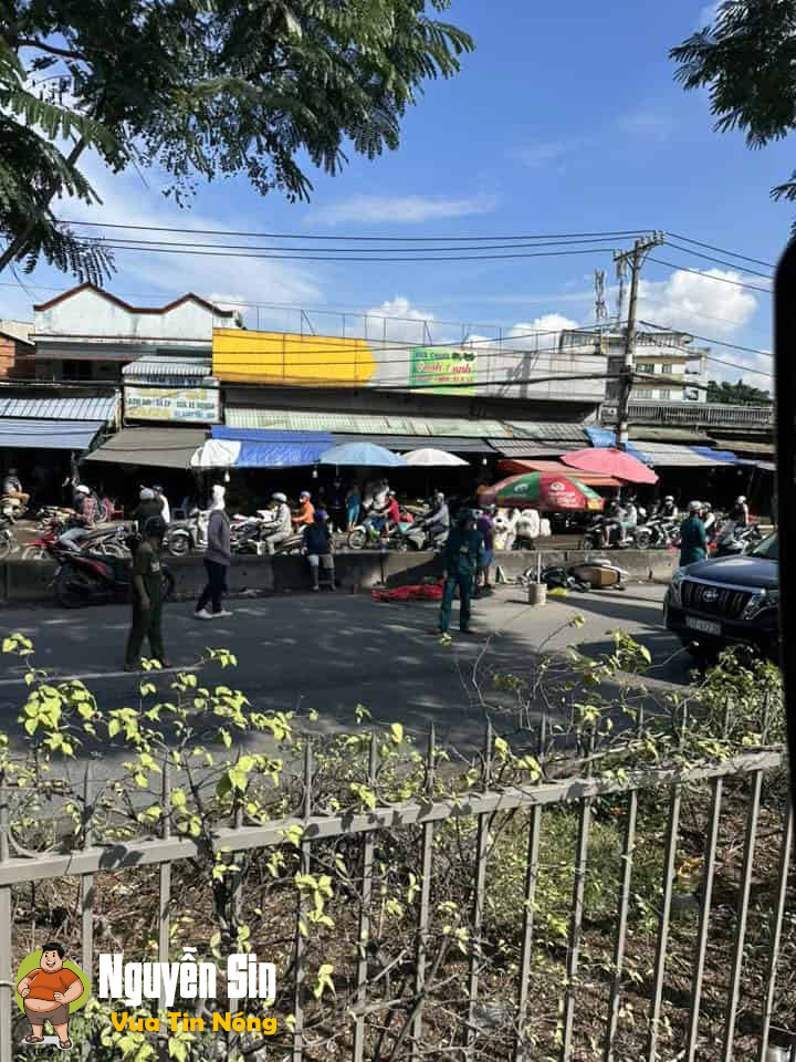 TNGT: chợ đầu mối Thủ Đức, cha chở con gái lớp 11 đi học.. radi taj chỗ