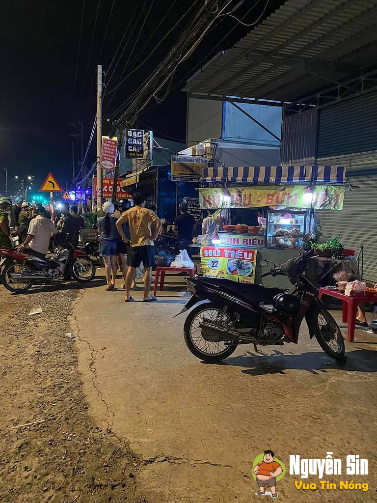 Tân Hương – Đồng Tháp tối qua: 1 người đàn ông bj ch.é/m đ.ứ/t l.ì/a bàn tay. Tân Hương – Đồng Tháp tối qua: 1 người đàn ông bj ch.é/m đ.ứ/t l.ì/a bàn tay.
