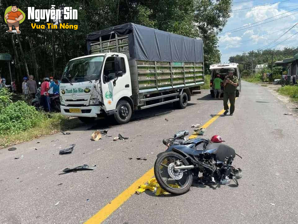 Xã Phú Giáo, TP.HCM: mẹ chở con gái đi học varcham với xe tải, khiến người mẹ tuvong – con gái đi cấp cứu