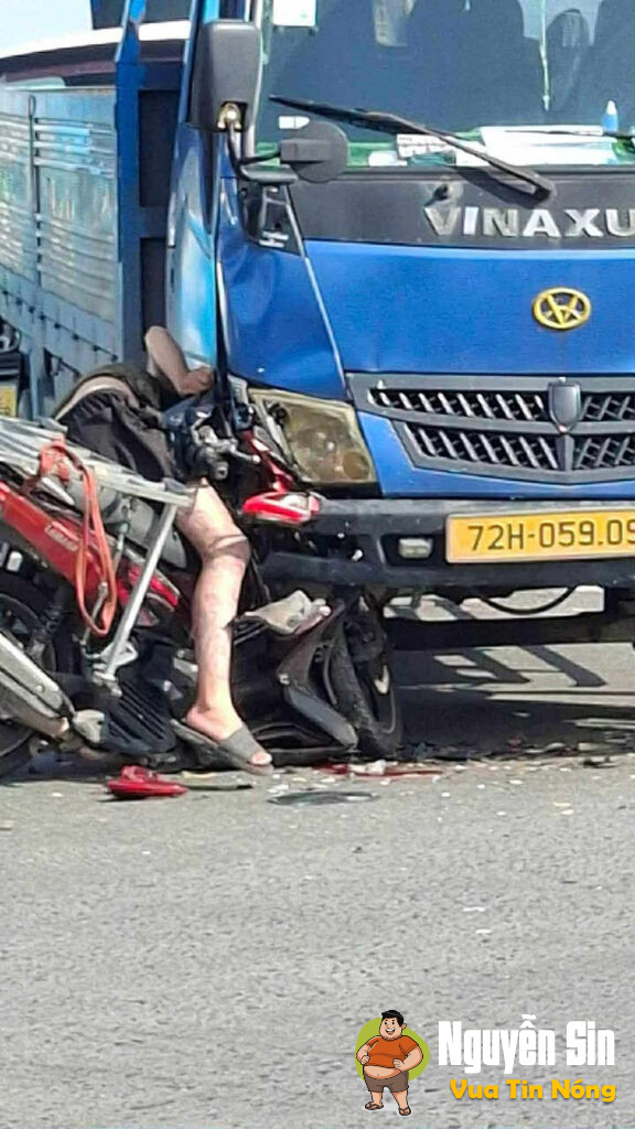 Đồng Nai: varcham nghiêm trọng với xe tải, khiến 1 thanh niên n@t đầu