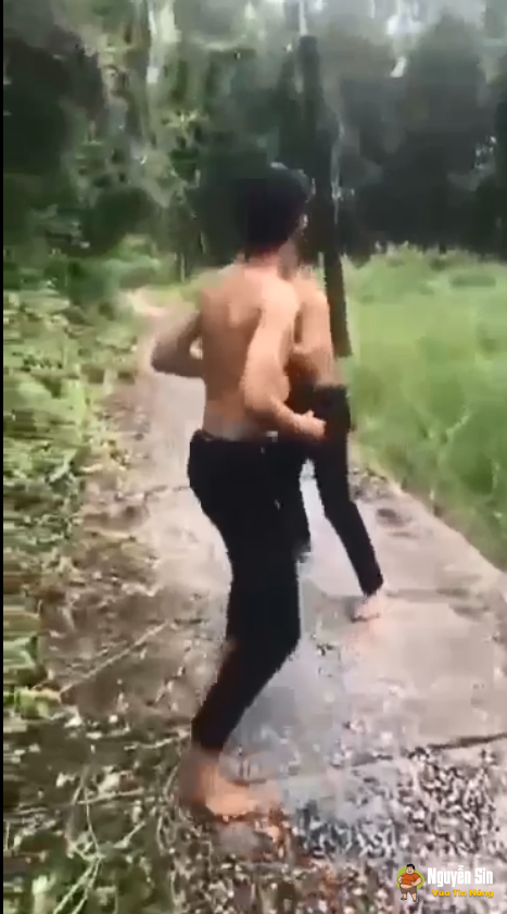 Vjdeo 2 Thanh Niên Rủ Nhau Tay Đôi