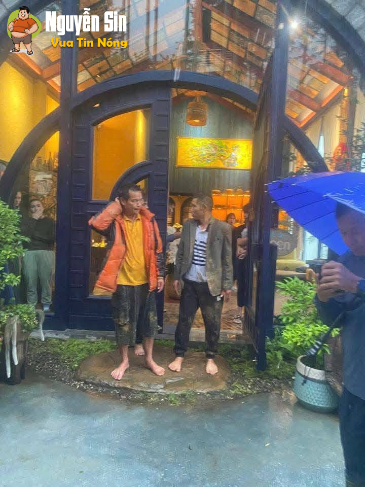 đường đi Cát Cát, Sapa. Mong xe phía trước không sao.