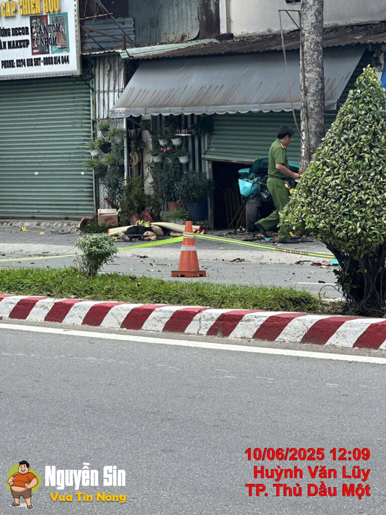 Thủ Dầu Một, Bình Dương cũ: TN nghiêm trọng taxi xanh sm và xe máy khie’n 2ng tV Thủ Dầu Một, Bình Dương cũ: TN nghiêm trọng taxi xanh sm và xe máy khie’n 2ng tV