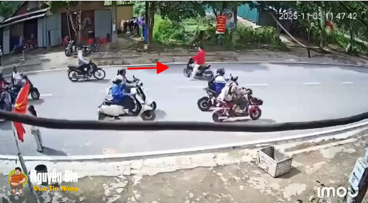Quang Bình – Hà Giang cũ: xe điện qua đường varcham với xe máy, khiến 1 thanh niên cogjat