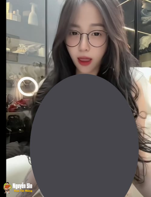 Các chị em.. khiến ae đóng tiền mạng không trượt phát nào