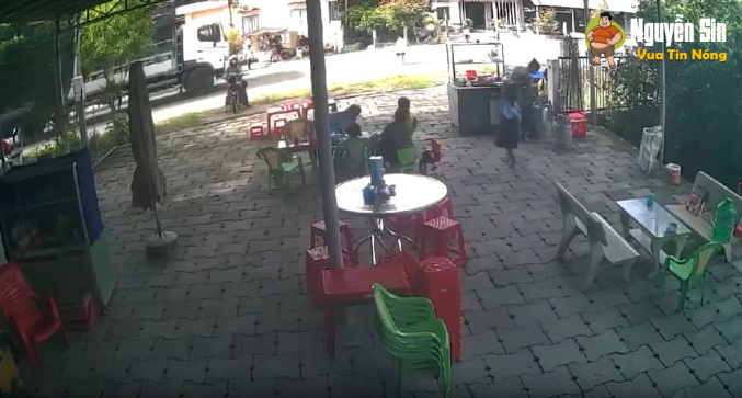 Đây là camera trước trường học của ch@’u be’ ghi lại tainan 20/11 tại Phú cần, xã Tiểu Cần, Tỉnh Trà Vinh