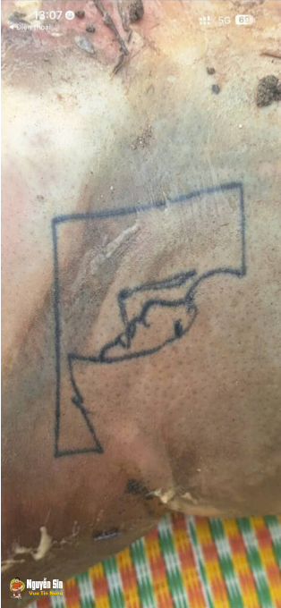 Phát hiện thjthe nữ giới trôi sông ở xã Đức Hợp, tỉnh Hưng Yên. Trên co?, cánh tay phải, mạng sườn trái có hình xăm.