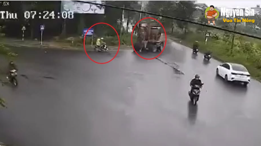 Yên Trung – Yên Phong – Bắc Ninh: varcham máy xúc và xe máy khiến 1 ng TV