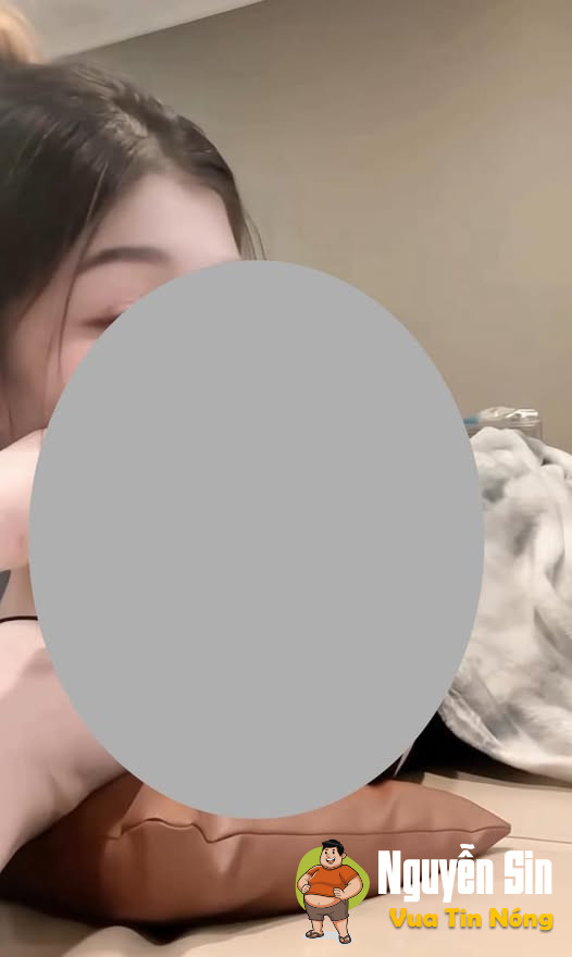 Thề mặt xinh lắm mà tóc màu gì thì khum biết