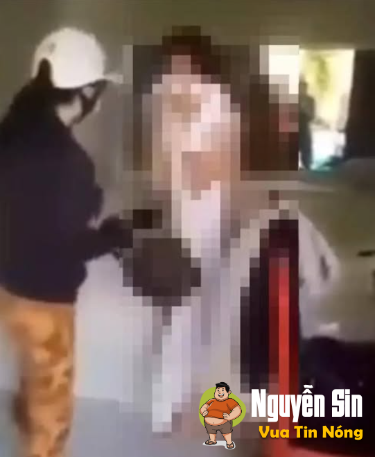 [VJDEO] Vk cầm mũ bảo hiểm combat luôn cả ck và tiểu 3 tại chỗ đang tr~ần như nh~ộng