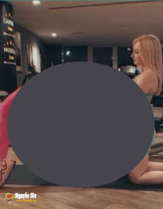 Tập yoga.. động tác mới ai chịu cho nổi =)))