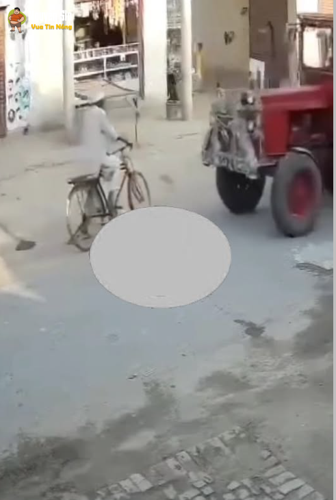 Cậu bé 5t b! xe c/a’:n tuvong