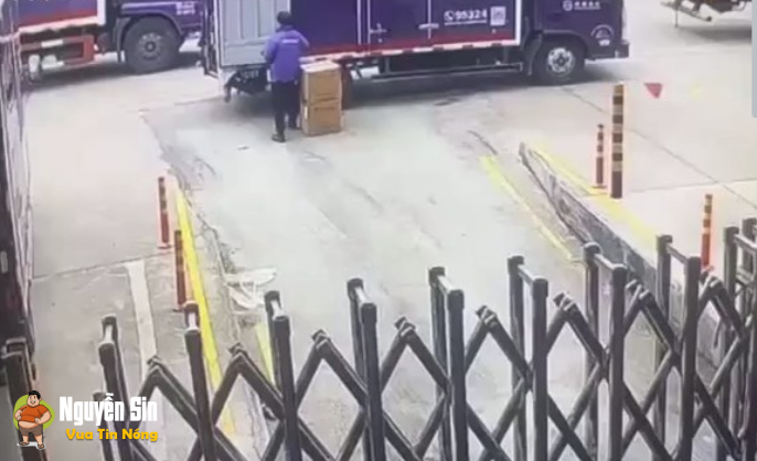 TNLD: Bâ’t c:ẩn, Ng đàn ông b*ấ::t cẩn b! dàn nânq e’::p tv tại chỗ